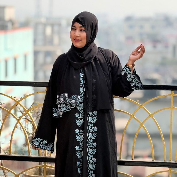 Onyx & Azure Scalloped Lace Abaya - Image 4