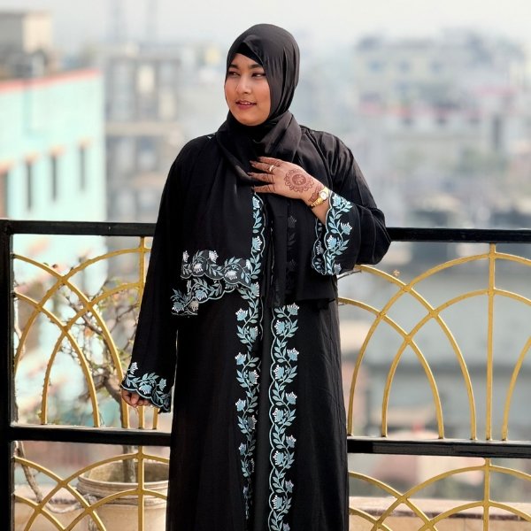 Onyx & Azure Scalloped Lace Abaya - Image 3